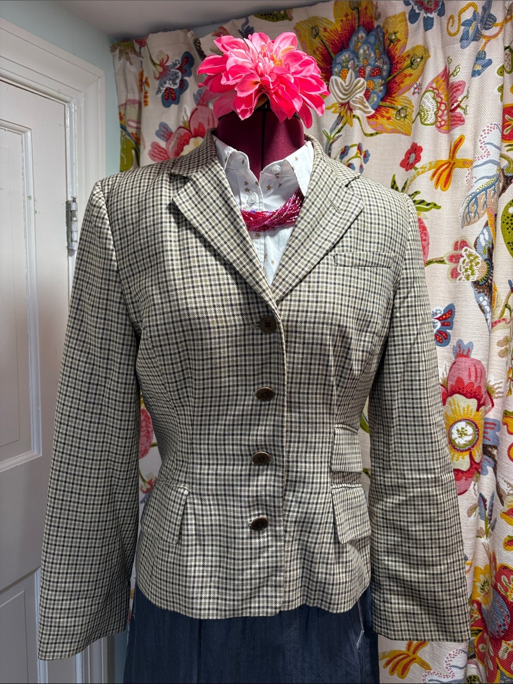 Banana Republic Beige and Black Houndstooth Tailored Blazer